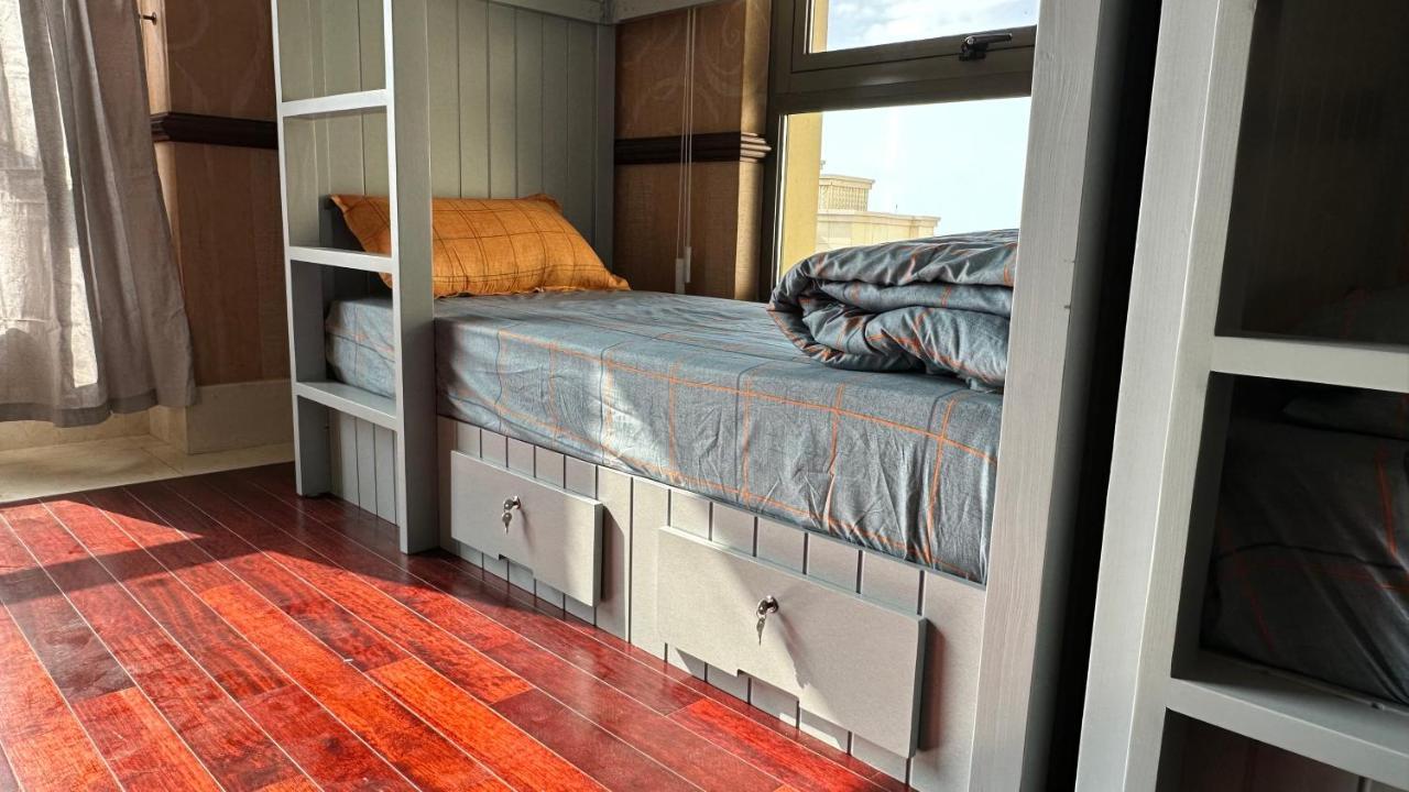 Neyar Beach Vibes - The Penthouse Hostel Dubai Luaran gambar